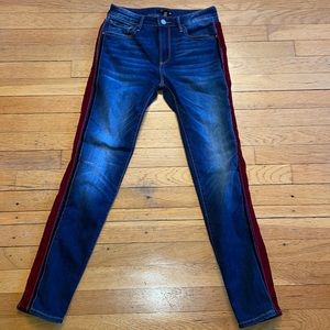 AQUA ( from Bloomingdale’s) SKINNY JEANS 25 RED VELVET SIDE STRIPE DOWN LEGS